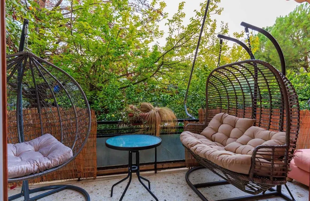 Aiolos Elegant Retro Suite In Glyfada Centre-1