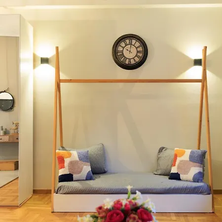 Aiolos Elegant Retro Suite In Glyfada Centre-2